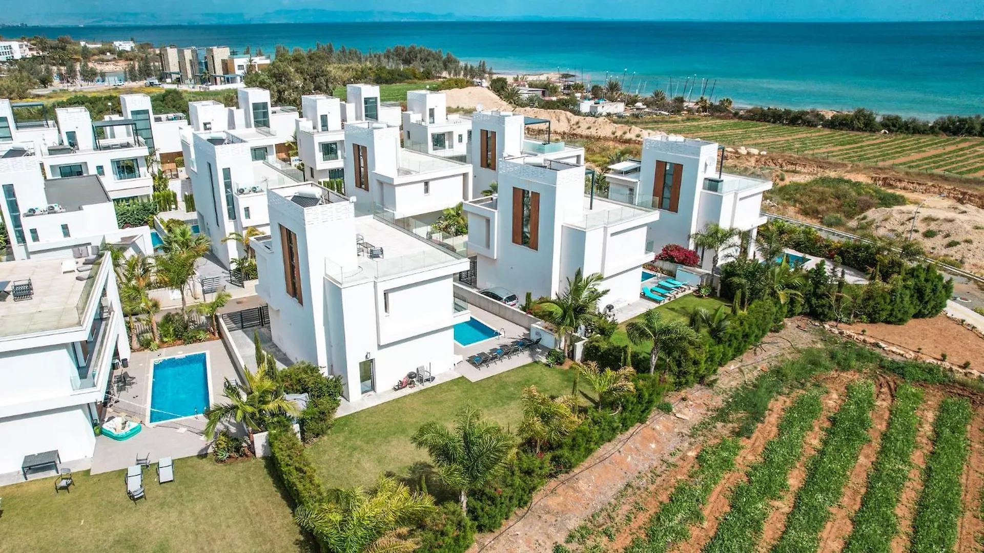 By The Beach Villa 12 بروتاراس