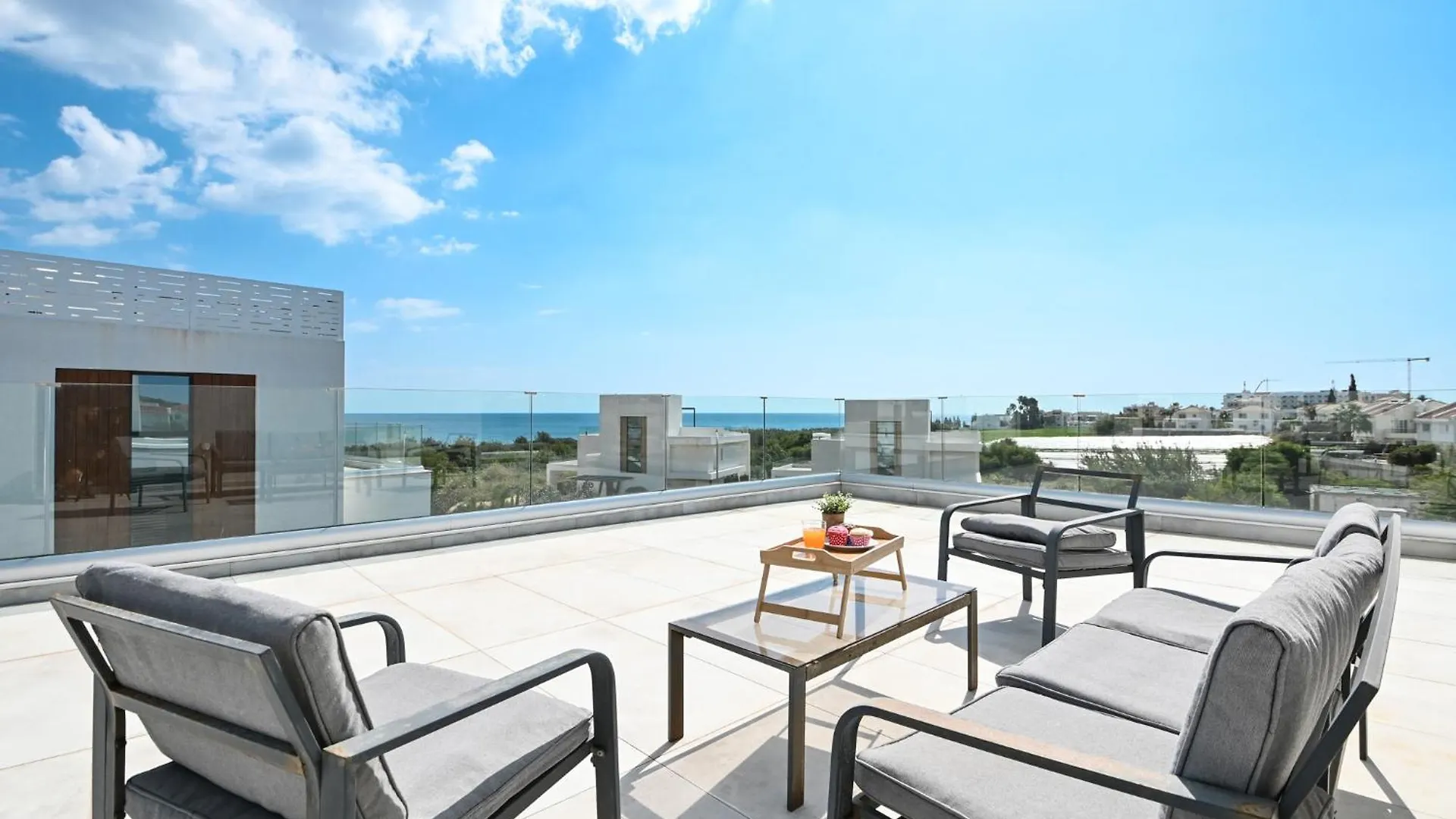 By The Beach Villa 12 بروتاراس