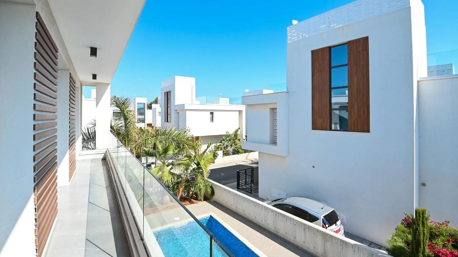 By The Beach Villa 12 بروتاراس
