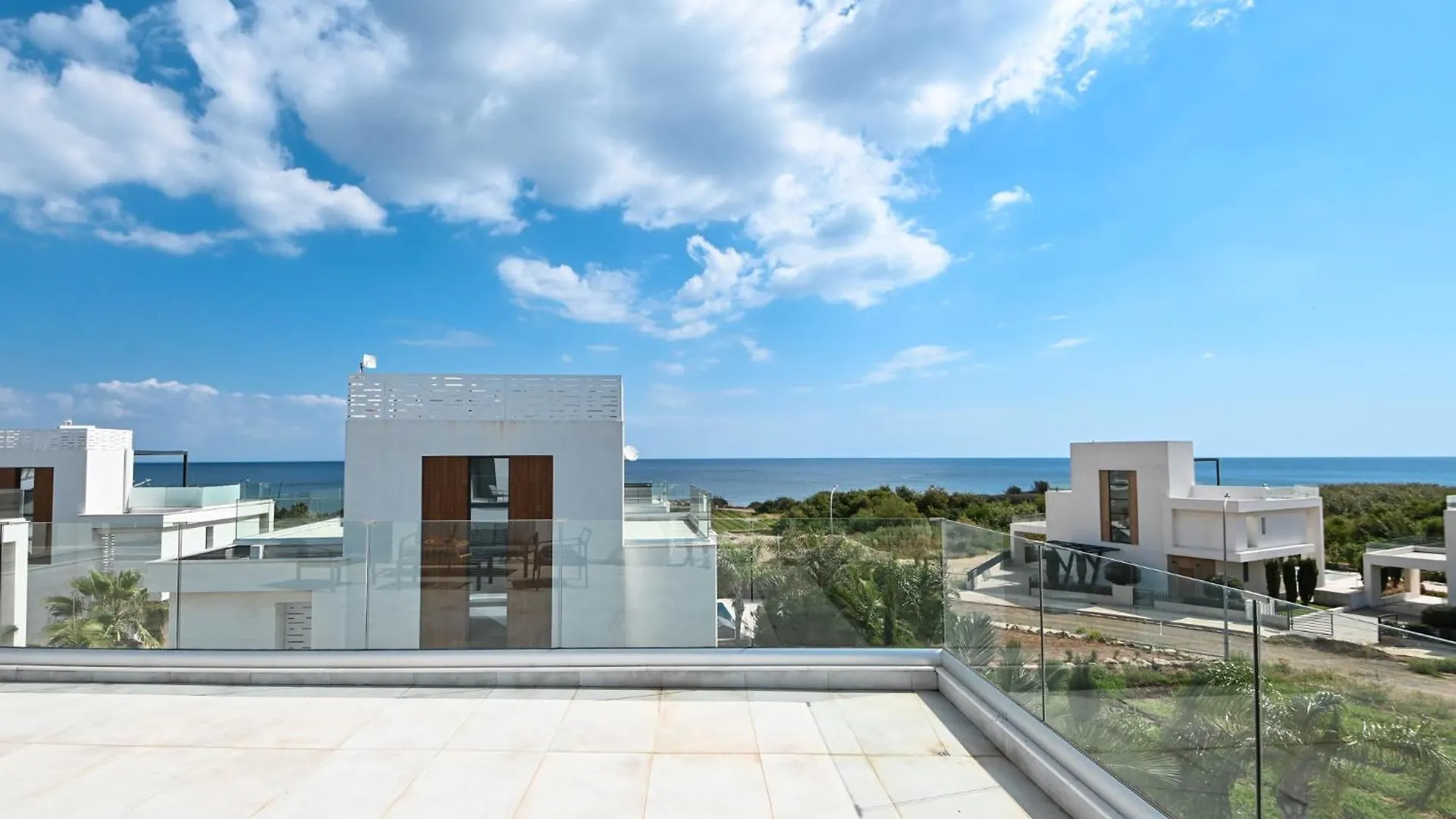 By The Beach Villa 12 بروتاراس